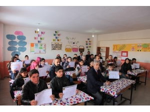 Ahlat’ta 10 Bin Öğrenci Karne Aldı