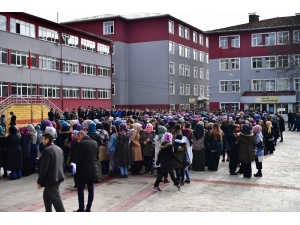 Ünye’de Tatile Giren Öğrencilere Kitap Desteği