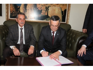 Erdemoğlu Ailesi Fen Lisesi Ve Sağlık Ocağı Yapacak