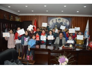 Başkan Demirtaş’tan Öğrencilere Karne Hediyesi