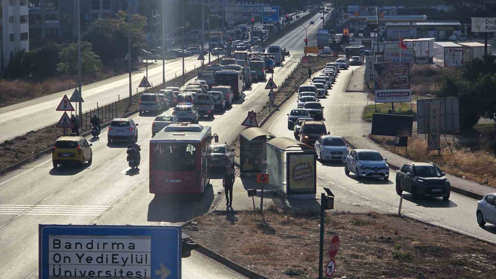 bandirma-da-trafik-yogunlugu-suruculere-zor-anlar-yasatiyor