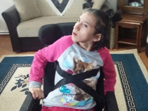 14 Yaşındaki İlge, Ameliyat İçin Uzanacak Yardım Eli Bekliyor