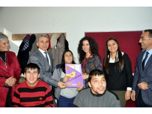 Güzelköy Özel Eğitim Merkezi Öğrencileri Karnelerini Kaymakamdan Aldı