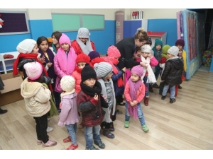 Silopili Kadınlar El Emeklerini Öğrencilere Verdi