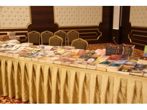 Akçakoca Belediyesi Okul Kütüphanelerine Kitap Hediye Etti