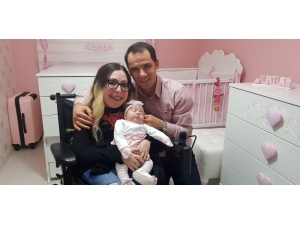 Tekerlekli Sandalyeyle Gittiği Hastaneden Bebeği İle Çıktı