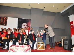 Ayvalık’ta, Öğretmenler Korosundan Yılın İlk Konseri