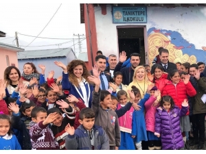 İbrahim Çeçen Vakfı Yüzlerce Öğrenciye Giyim Yardımı Yaptı