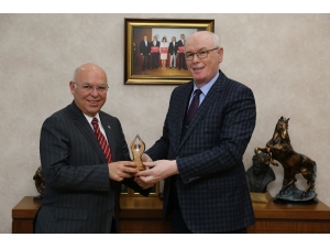 Ekrem Eşkinat’tan Kazım Kurt’a Ziyaret