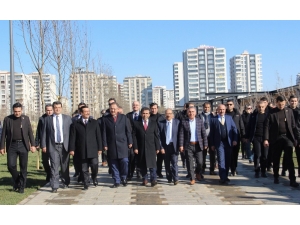 Bakan Özhaseki: “Sur’da Bir Ay İçerisinde İhalelerimizi Yapmaya Başlarız”