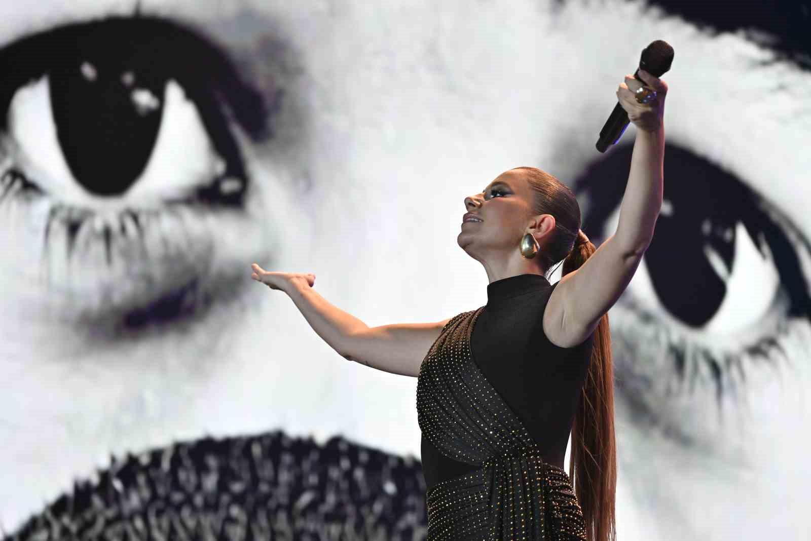 nevsehir-kultur-yolu-festivali-nde-merve-ozbey-ruzgari