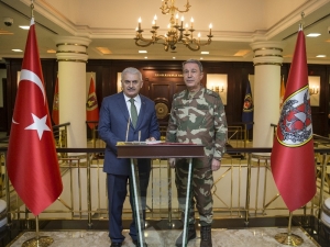 Başbakan Yıldırım, Genelkurmay Başkanı Orgeneral Akar’dan Bilgi Alıyor