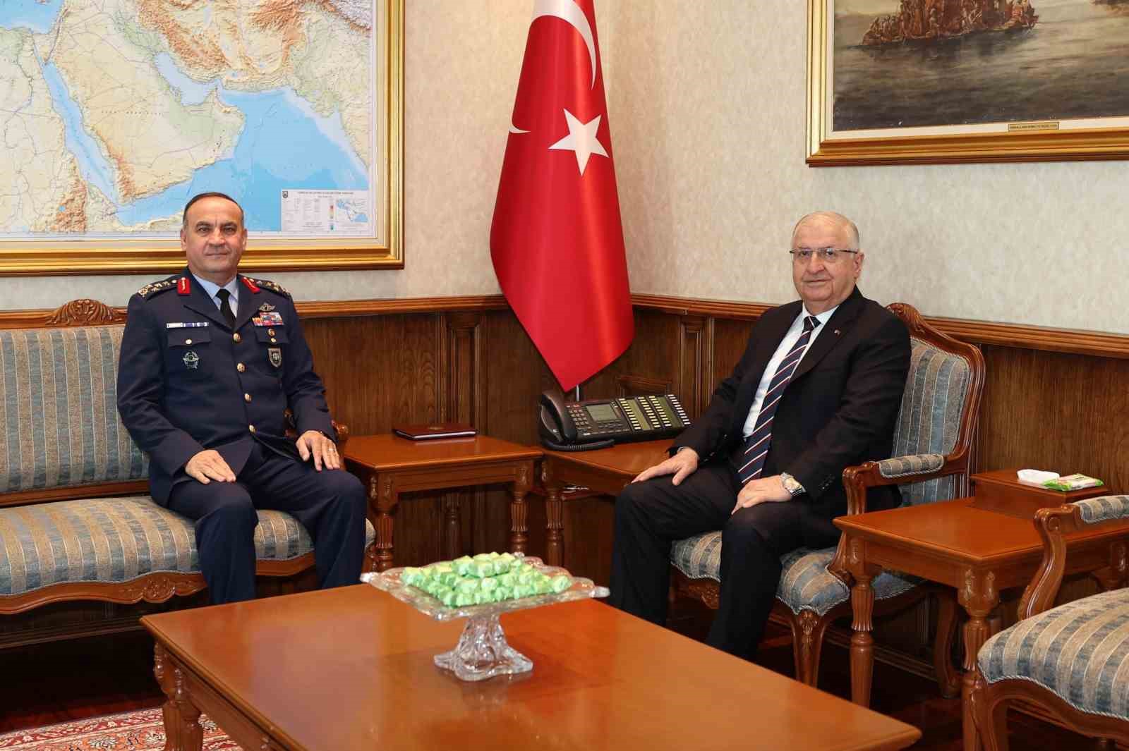 bakan-guler-hava-kuvvetleri-komutani-orgeneral-dalkiran-i-kabul-etti