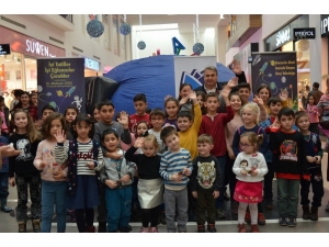 Yunusemre Belediyesinden Öğrencileri Sevindiren Karne Hediyesi