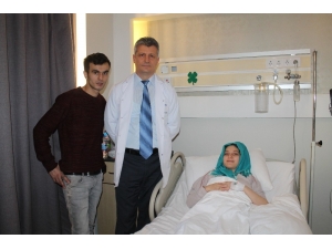 Doktorun Dikkati Anne Ve Bebeğini Kurtardı