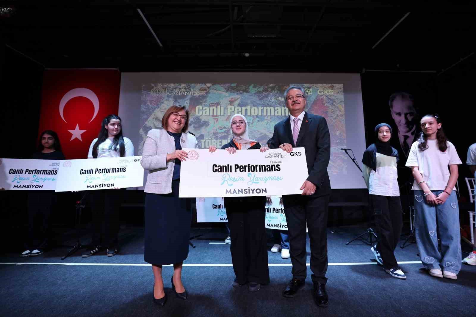 gaziantep-te-sanatla-yukselen-ogrenciler-odullendirildi