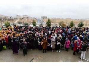 Belediye Başkanın Eşi Öğrencilerin Karne Sevincine Ortak Oldu