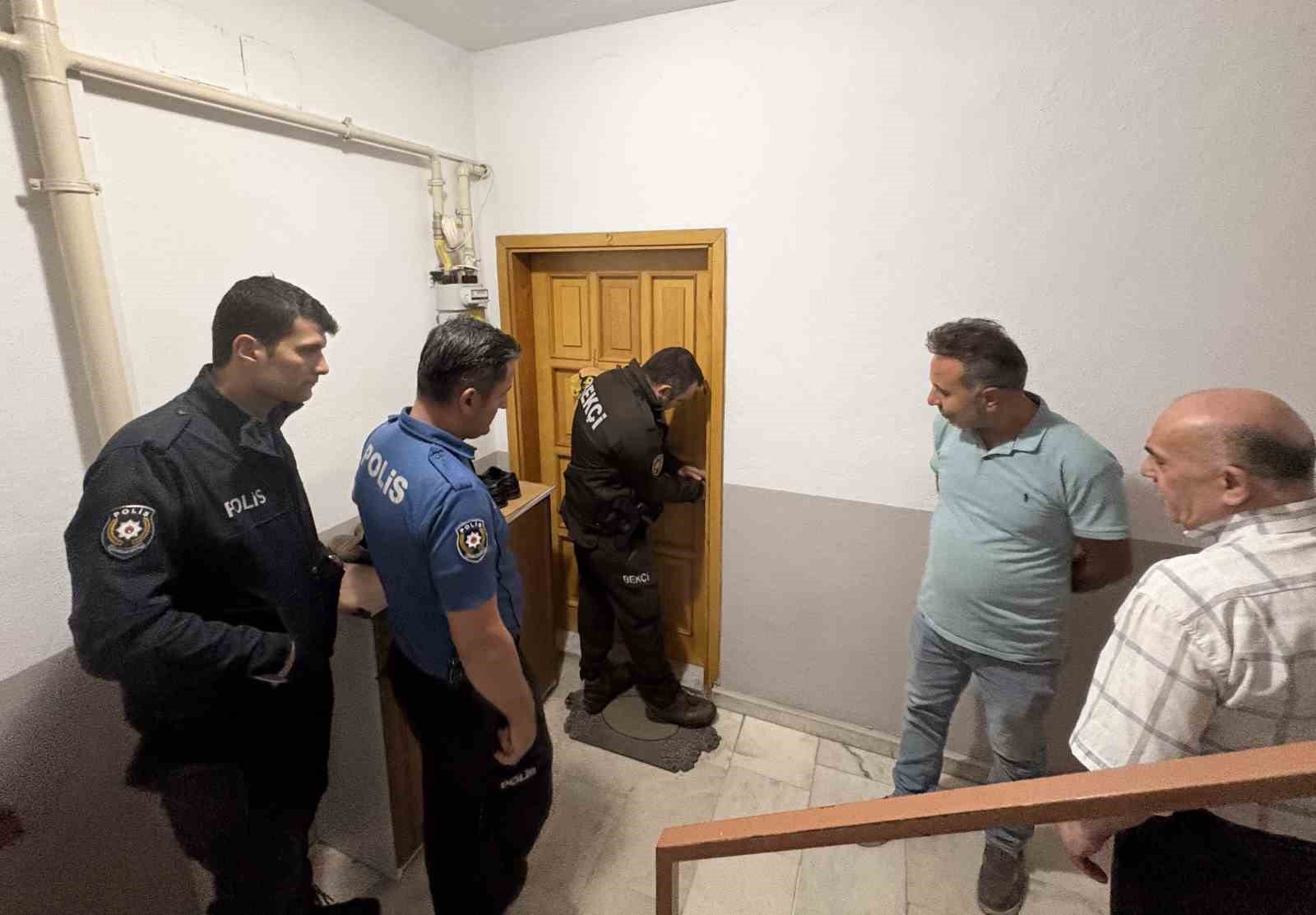 camiye-giderken-tost-makinesini-kapatmayi-unuttu-yanik-kokusu-itfaiyeyi-alarma-gecirdi