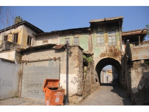 700 Yıllık Musa Balı Konağı Yıkılmak Üzere