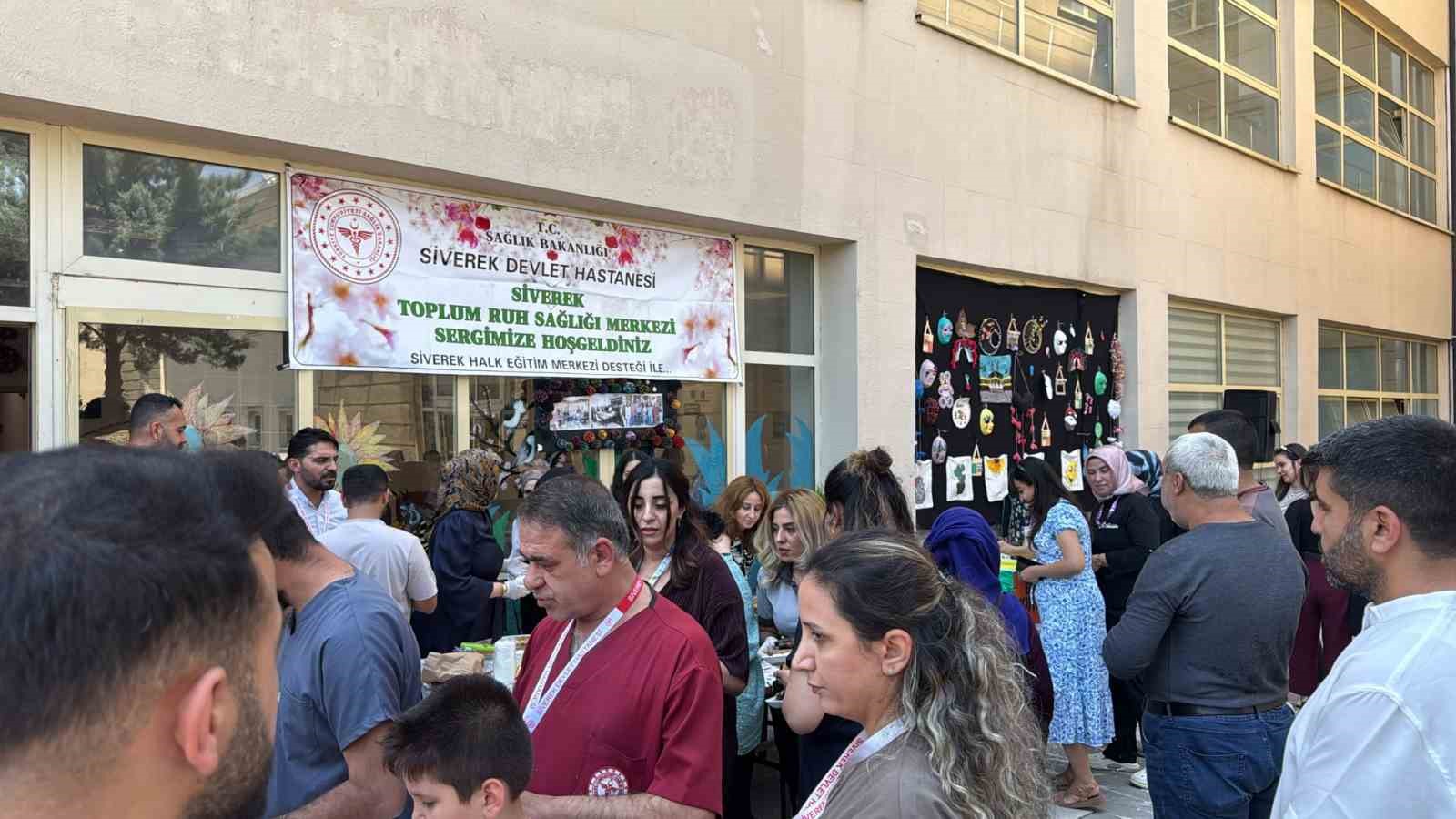 siverek-te-ruh-sagligi-hastalarinin-el-emegi-urunleri-sergilendi