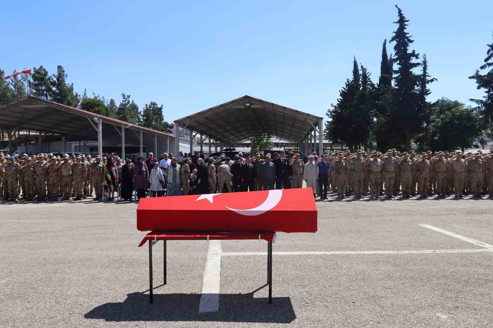 kilis-te-kalp-krizi-sonucu-hayatini-kaybeden-uzman-cavus-icin-toren-duzenlendi