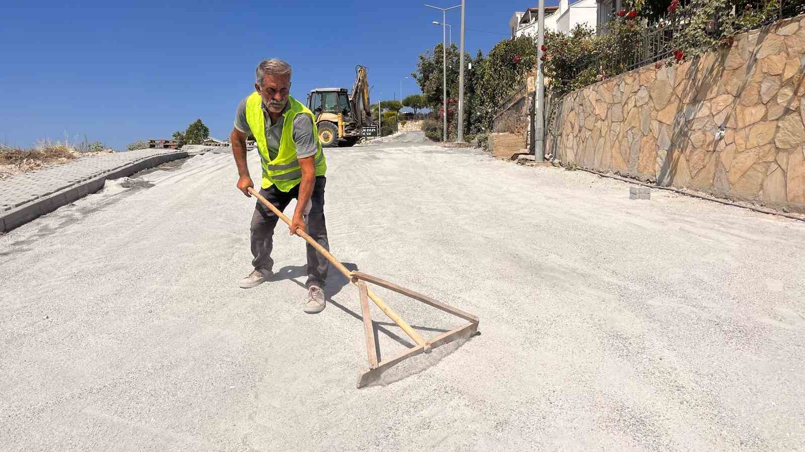kadinlar-denizi-mahallesi-nde-2-bin-metrekarelik-yol-yenileme-calismasi-basladi