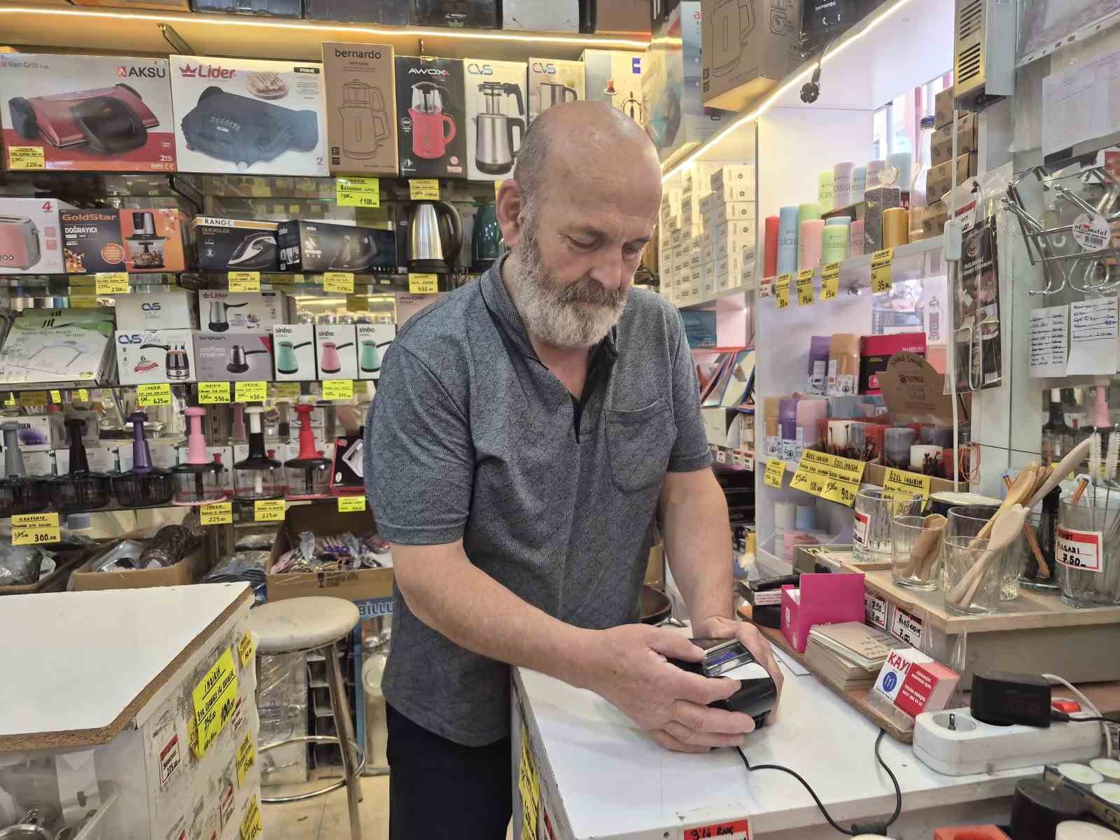 pos-makinelerindeki-yuksek-komisyon-orani-esnafi-zorluyor