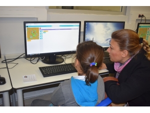 Öğrencilerin Eğlenceli Kodlama Atölyesi