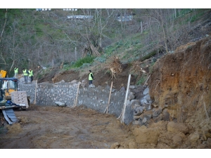 Kartepe Belediyesi Eşme Ahmediye’de Taş Duvar Yapıyor