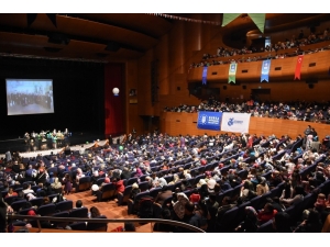 Hem Bilgisayar Kullanmayı Öğrendiler, Hem Laptop Kazandılar