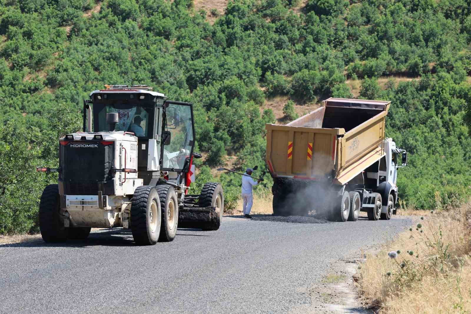 elazig-in-koy-yollarinda-iyilestirme-calismalari-suruyor