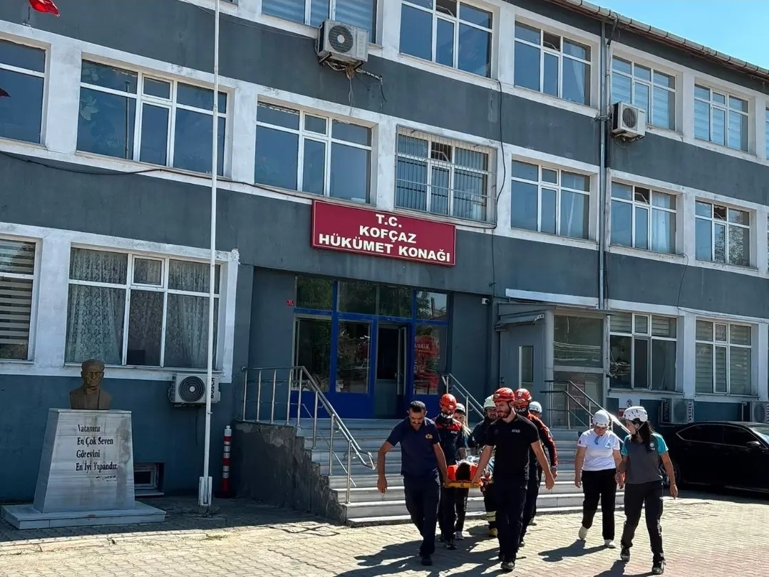 kofcaz-kaymakamliginda-deprem-ve-yangin-tatbikati