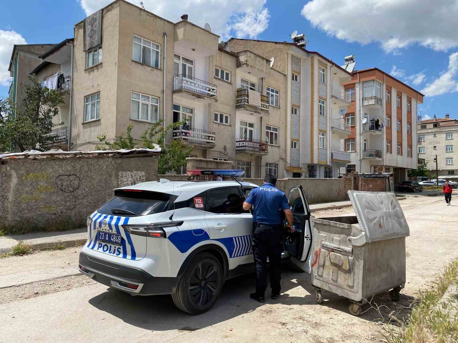 elazig-da-2-inci-kattan-dusen-5-yasindaki-cocuk-yaralandi