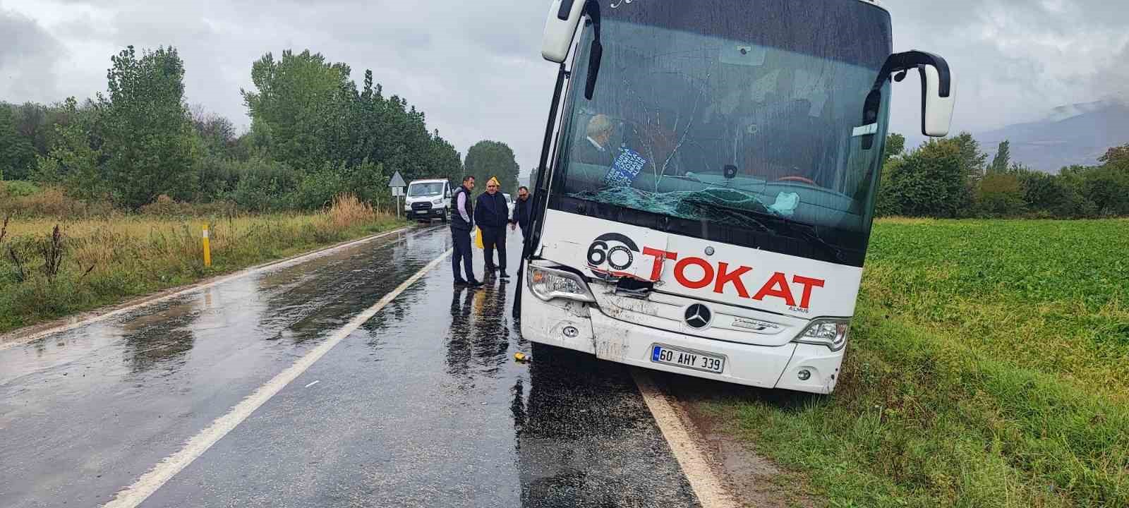 tokat-ta-otobus-kazasi-1-i-agir-2-yarali