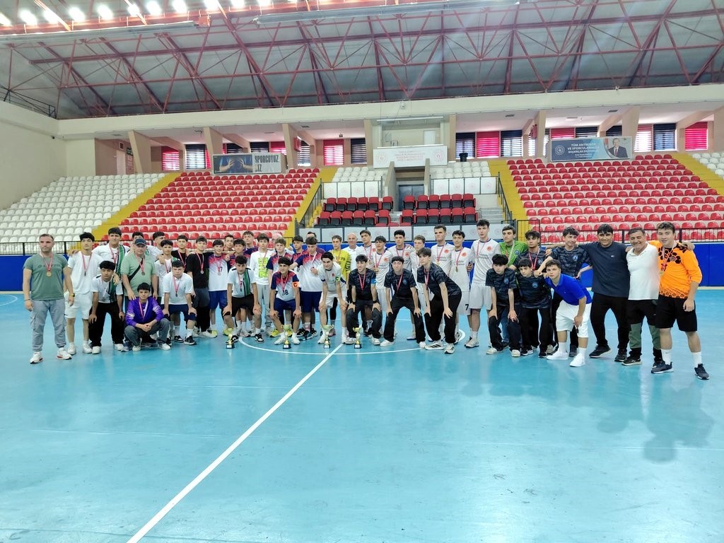 porsuk-spor-salonu-nda-2-kume-futsal-genc-a-erkekler-musabakalari-tamamlandi