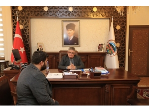 Vali Pekmez, Halk Gününde Vatandaşları Dinledi