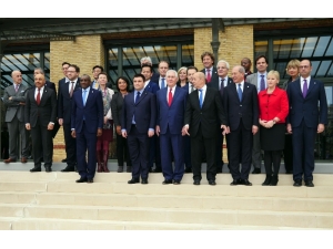Paris’te Dışişleri Bakanları Aile Fotoğrafı Çektirdi