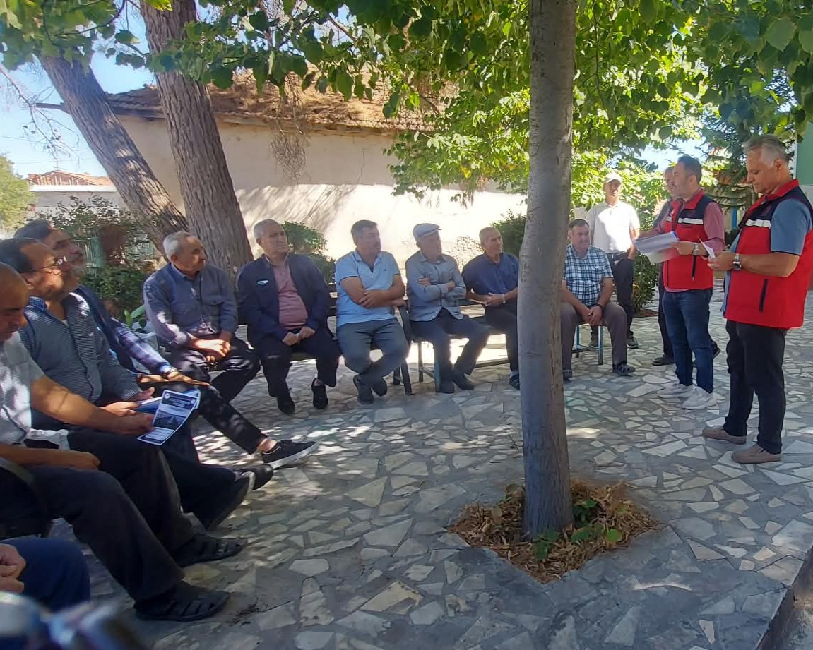 usak-ta-tarim-ekipleri-ureticilerle-bir-araya-geliyor
