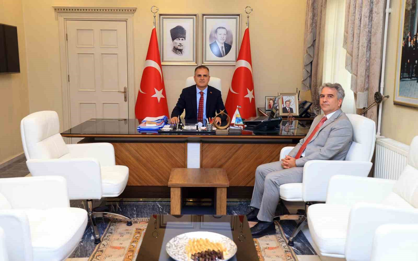 milas-ve-mentese-kaymakamlari-gorevine-basladi