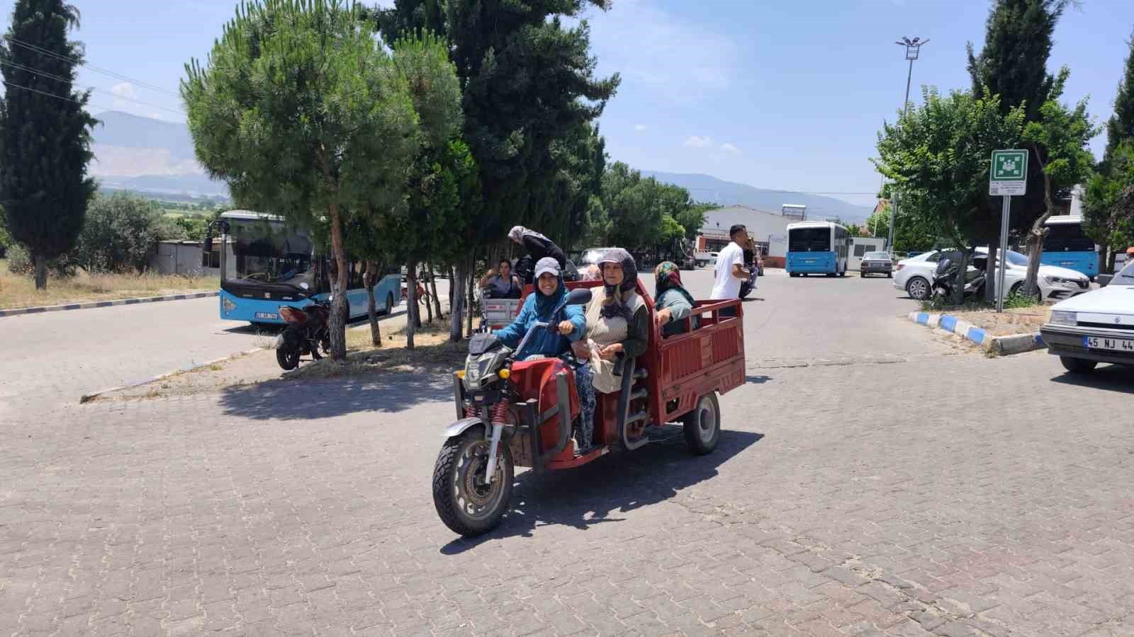 manisa-da-yeni-mezarlik-projesine-traktorlu-tepki