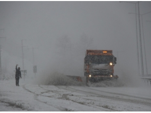Yoğun Kar, Samsun-ankara Yolunu Trafiğe Kapattı