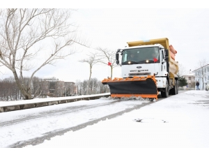 Körfez’de Ekipler Kar Mesaisindeydi