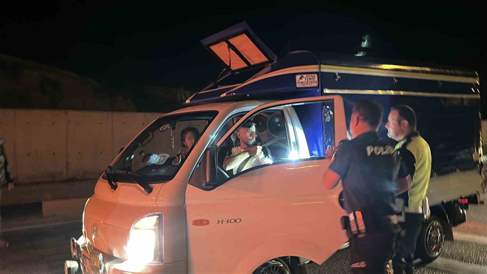 ailesinin-kacirildi-ihbari-polisi-alarma-gecirdi-film-sahnelerini-aratmayan-operasyonla-kurtarildi