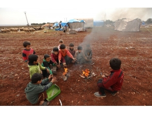 Kuzeybatı Suriye’de On Binlerce İnsan Kış Soğuğunda Yaşam Mücadelesi Veriyor