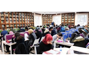 Kütüphanelerde Yarıyıl Yoğunluğu