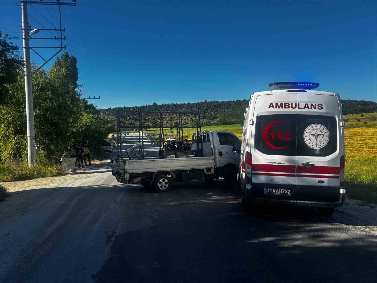 ambulans-ile-kamyonetin-carpistigi-kaza-korkuttu