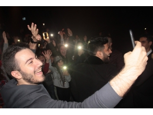 İzmir’de Enes Batur Çılgınlığı