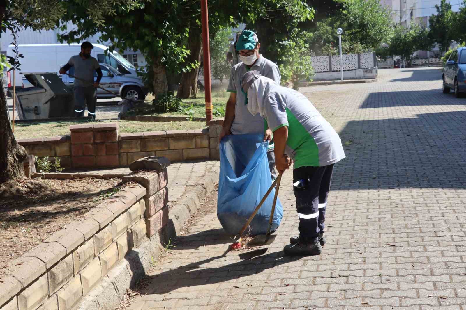 nazilli-belediyesi-temizlik-calismalarina-devam-ediyor
