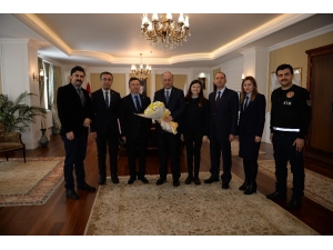 Gümrük Çalışanları Vali Azizoğlu’nu Ziyaret Etti