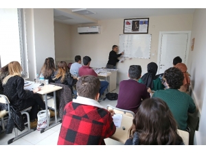 Buca’da Bin 120 Öğrenciye Ders Desteği